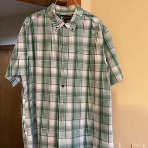Plaid men’s shirt sleeve button down